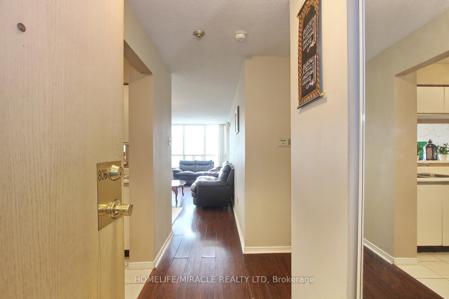 Photo 6 of Unit 806, 400 Webb Drive, Mississauga, City Centre — HOMEH