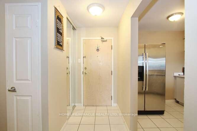 Photo 7 of Unit 806, 400 Webb Drive, Mississauga, City Centre — HOMEH