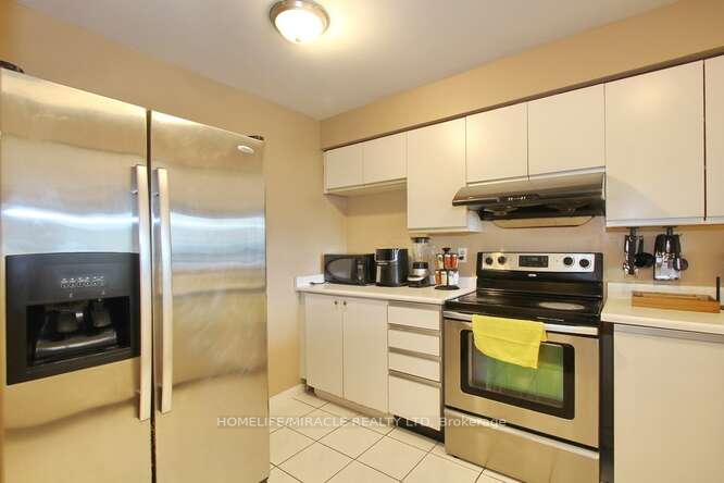 Photo 9 of Unit 806, 400 Webb Drive, Mississauga, City Centre — HOMEH
