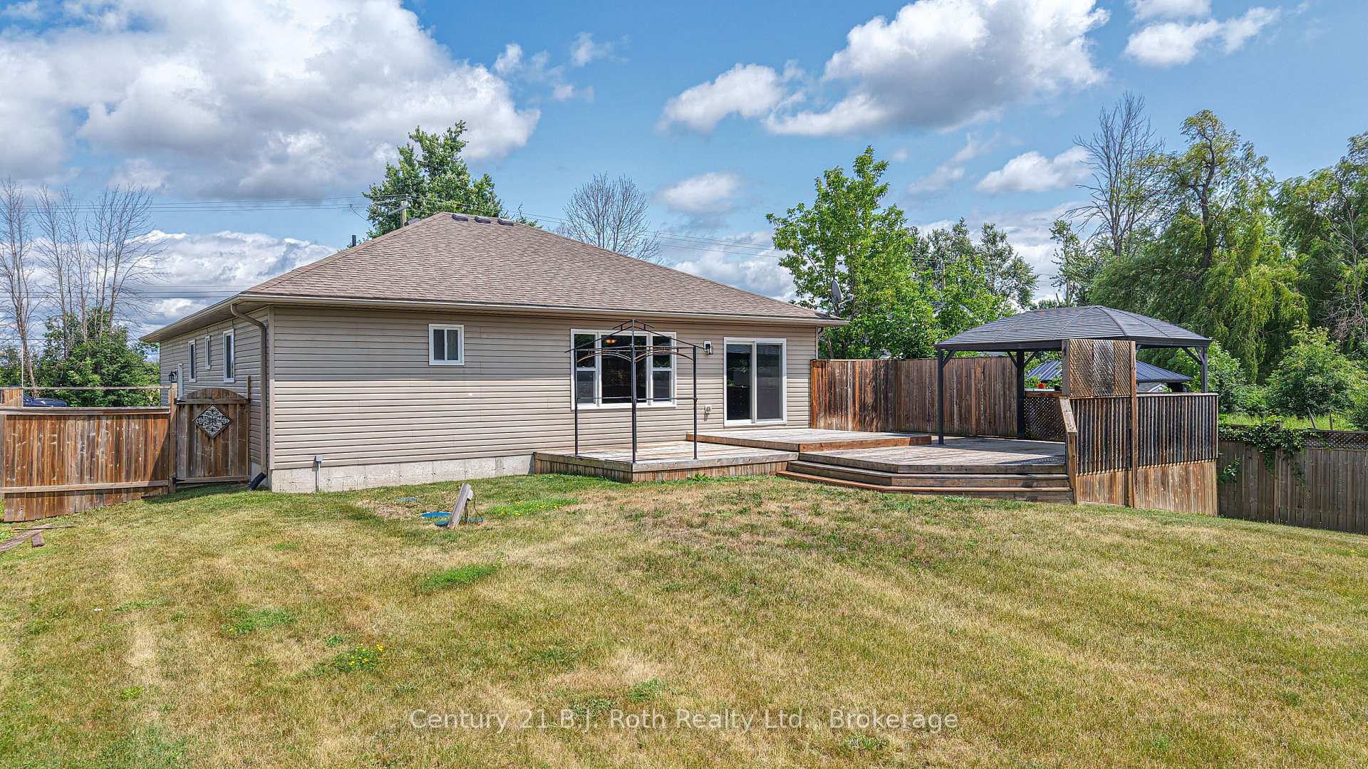 Photo 4 of 65 Courtland Street, Ramara, Atherley — HOMEH