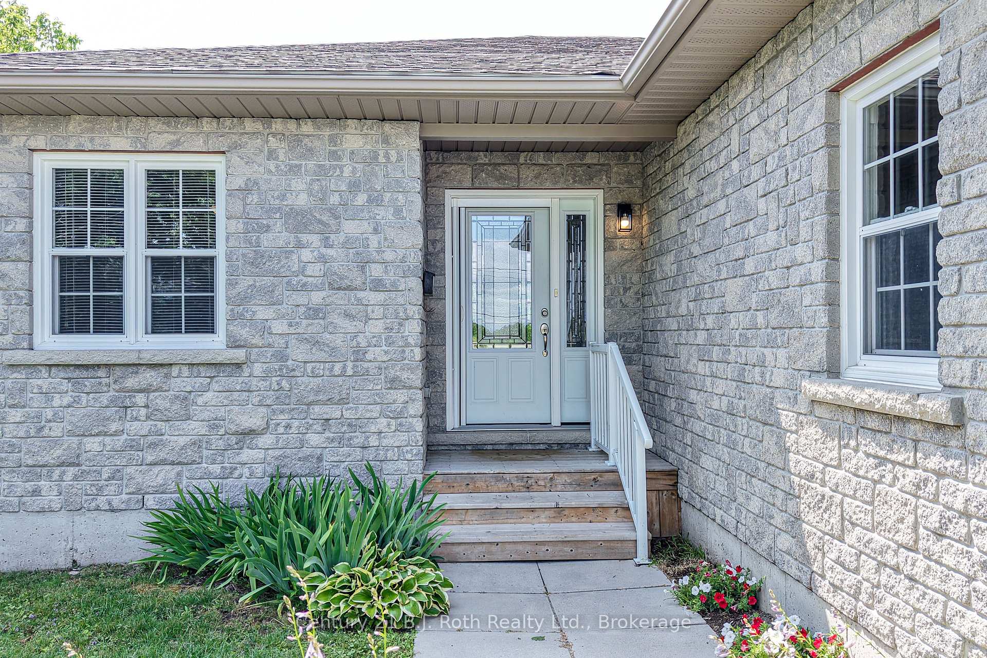 Photo 7 of 65 Courtland Street, Ramara, Atherley — HOMEH