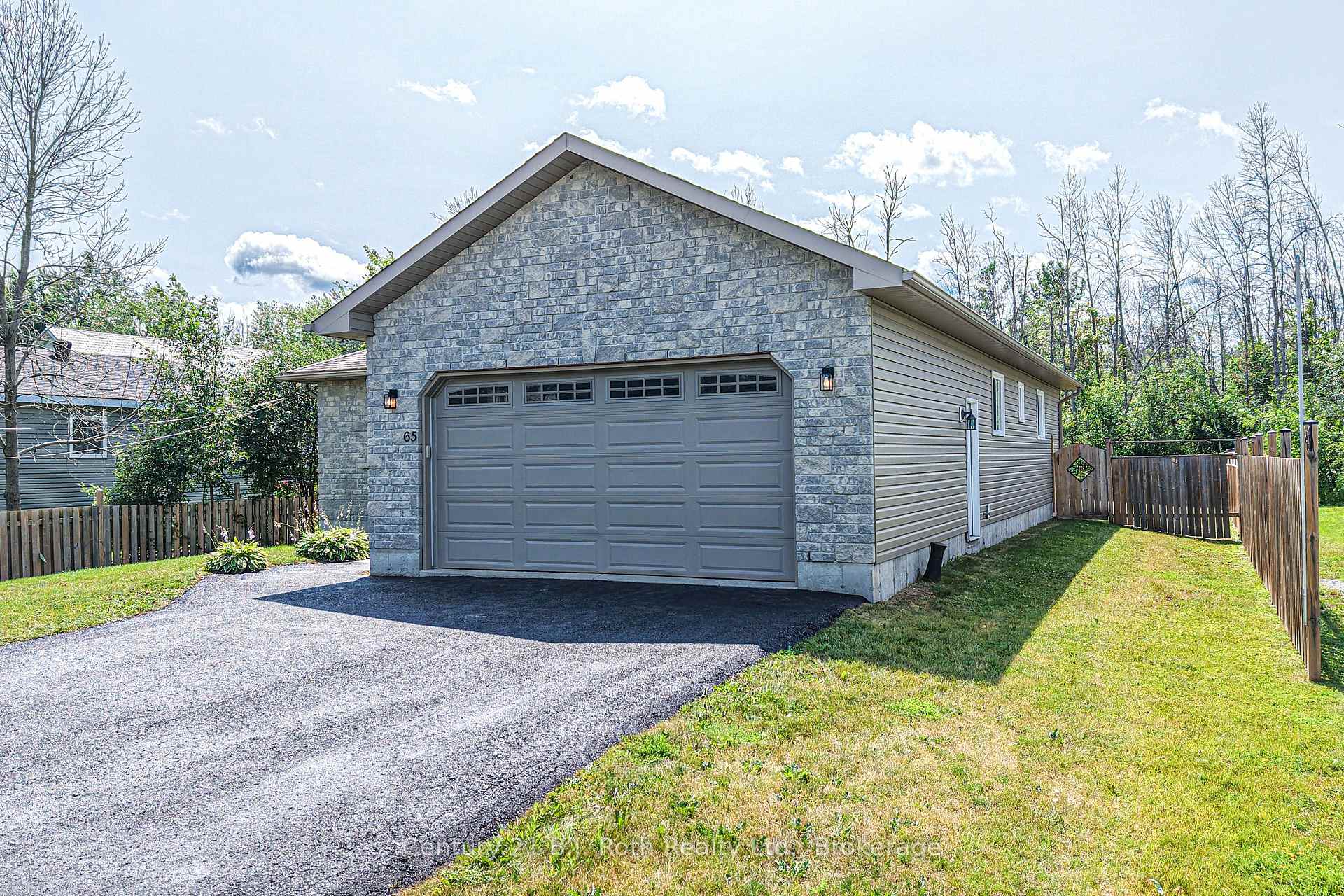 Photo 37 of 65 Courtland Street, Ramara, Atherley — HOMEH