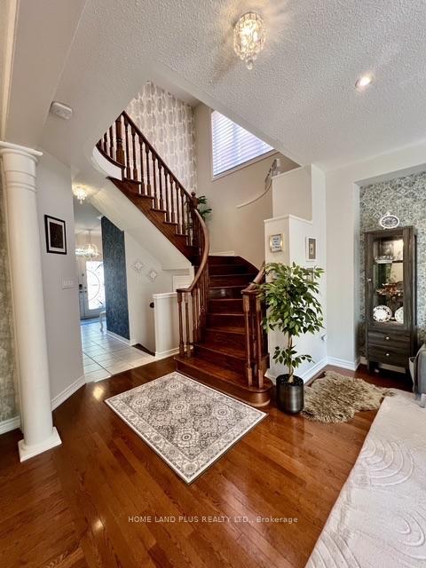 Photo 10 of 48 Langhorst Crescent, Richmond Hill, Jefferson — HOMEH