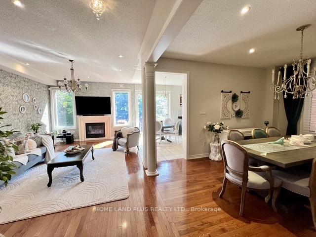 Photo 8 of 48 Langhorst Crescent, Richmond Hill, Jefferson — HOMEH