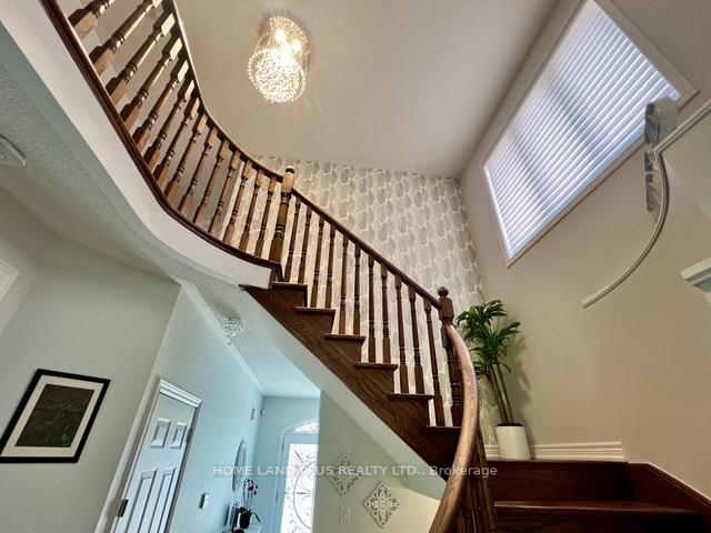 Photo 19 of 48 Langhorst Crescent, Richmond Hill, Jefferson — HOMEH