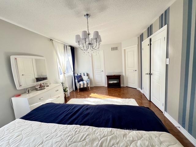 Photo 22 of 48 Langhorst Crescent, Richmond Hill, Jefferson — HOMEH