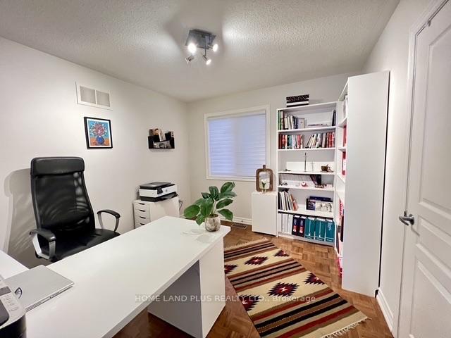 Photo 32 of 48 Langhorst Crescent, Richmond Hill, Jefferson — HOMEH