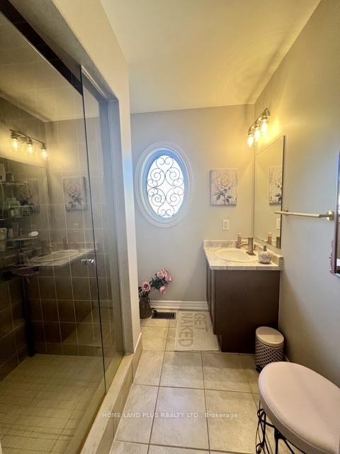 Photo 34 of 48 Langhorst Crescent, Richmond Hill, Jefferson — HOMEH