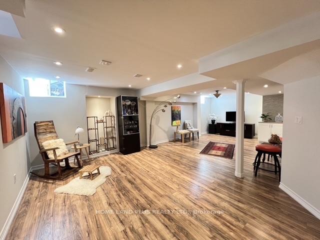 Photo 37 of 48 Langhorst Crescent, Richmond Hill, Jefferson — HOMEH