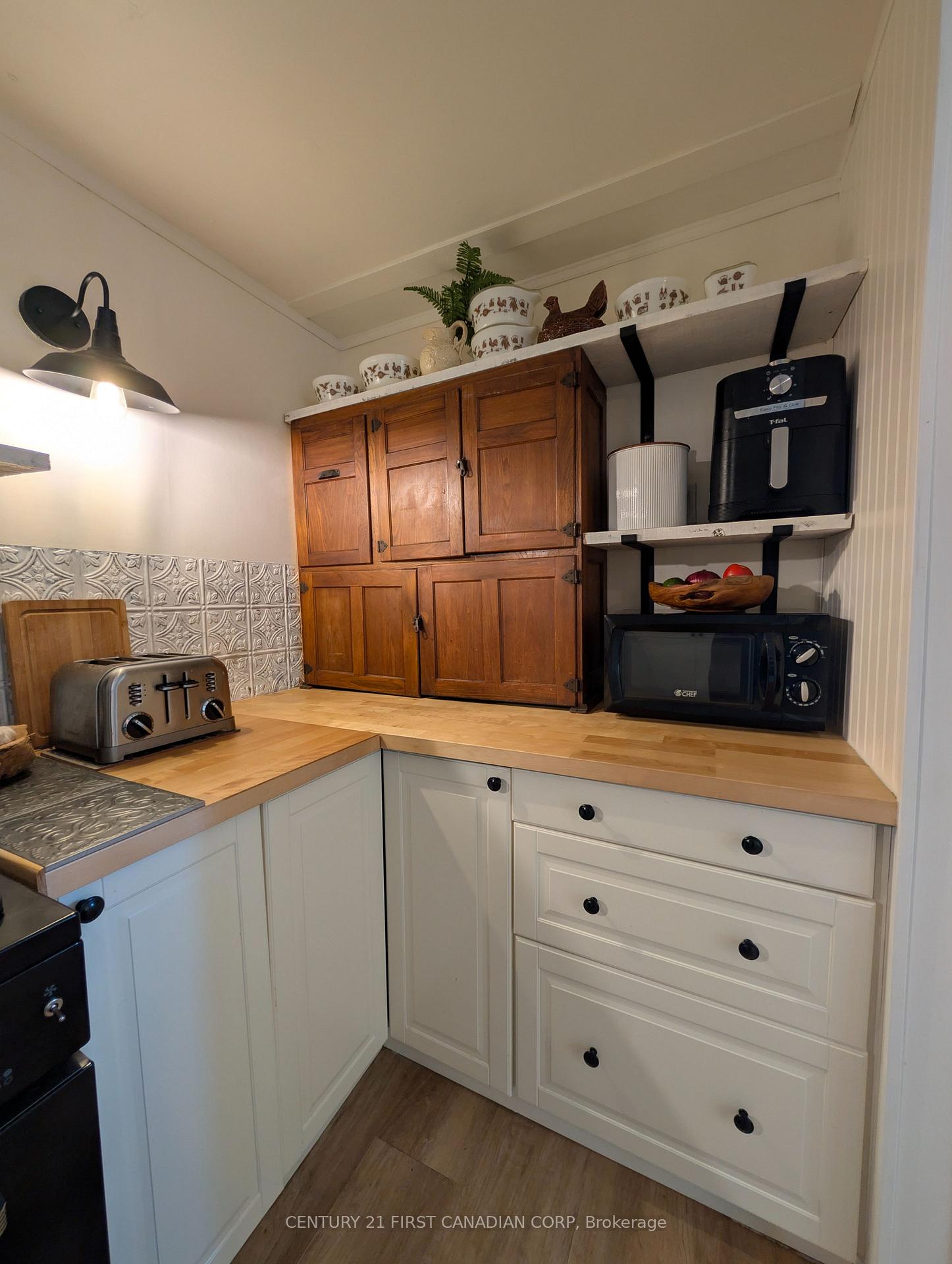 Photo 11 of 28- 79681 Bluewater Highway, Central Huron, Goderich — HOMEH