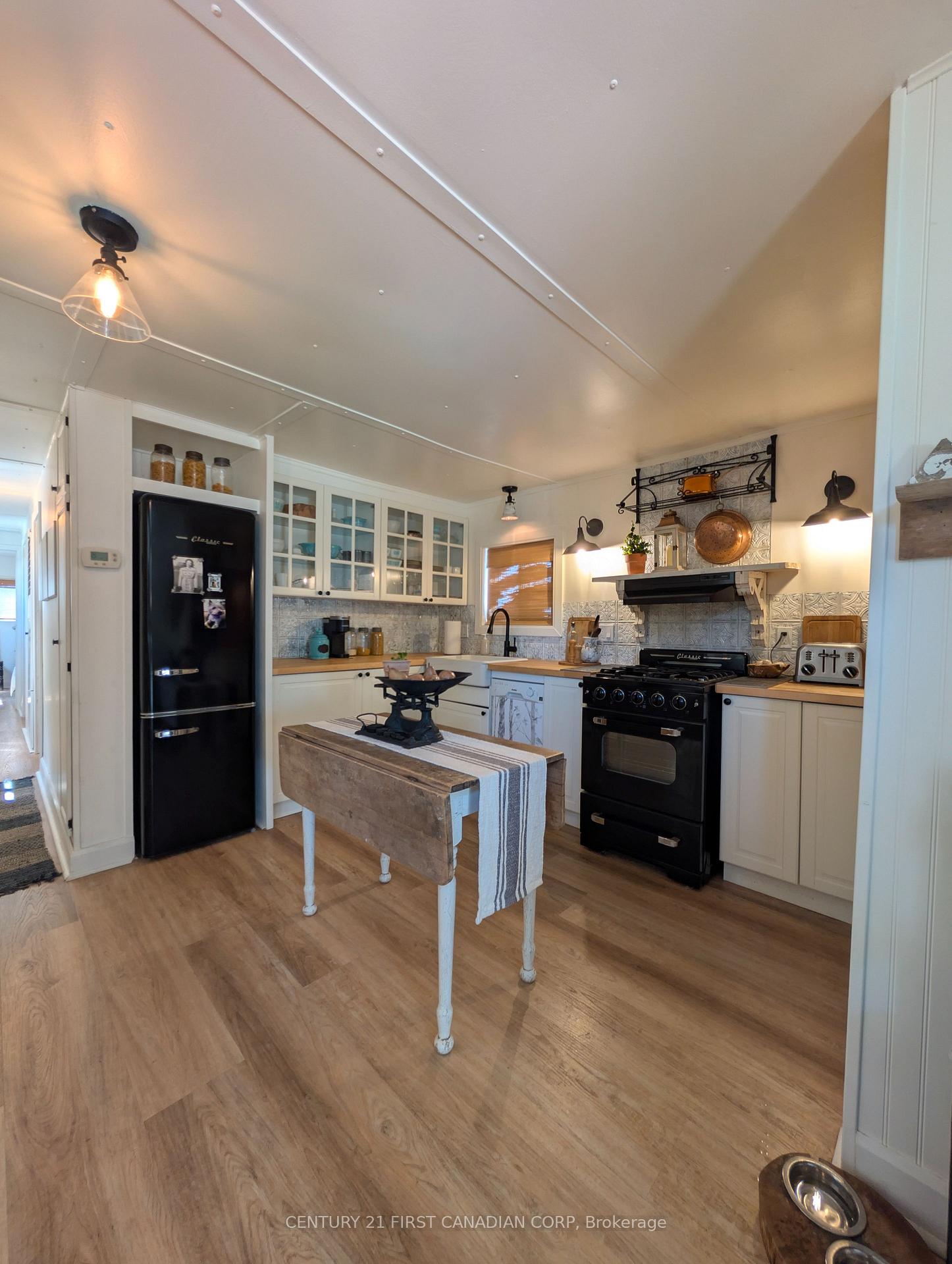 Photo 15 of 28- 79681 Bluewater Highway, Central Huron, Goderich — HOMEH