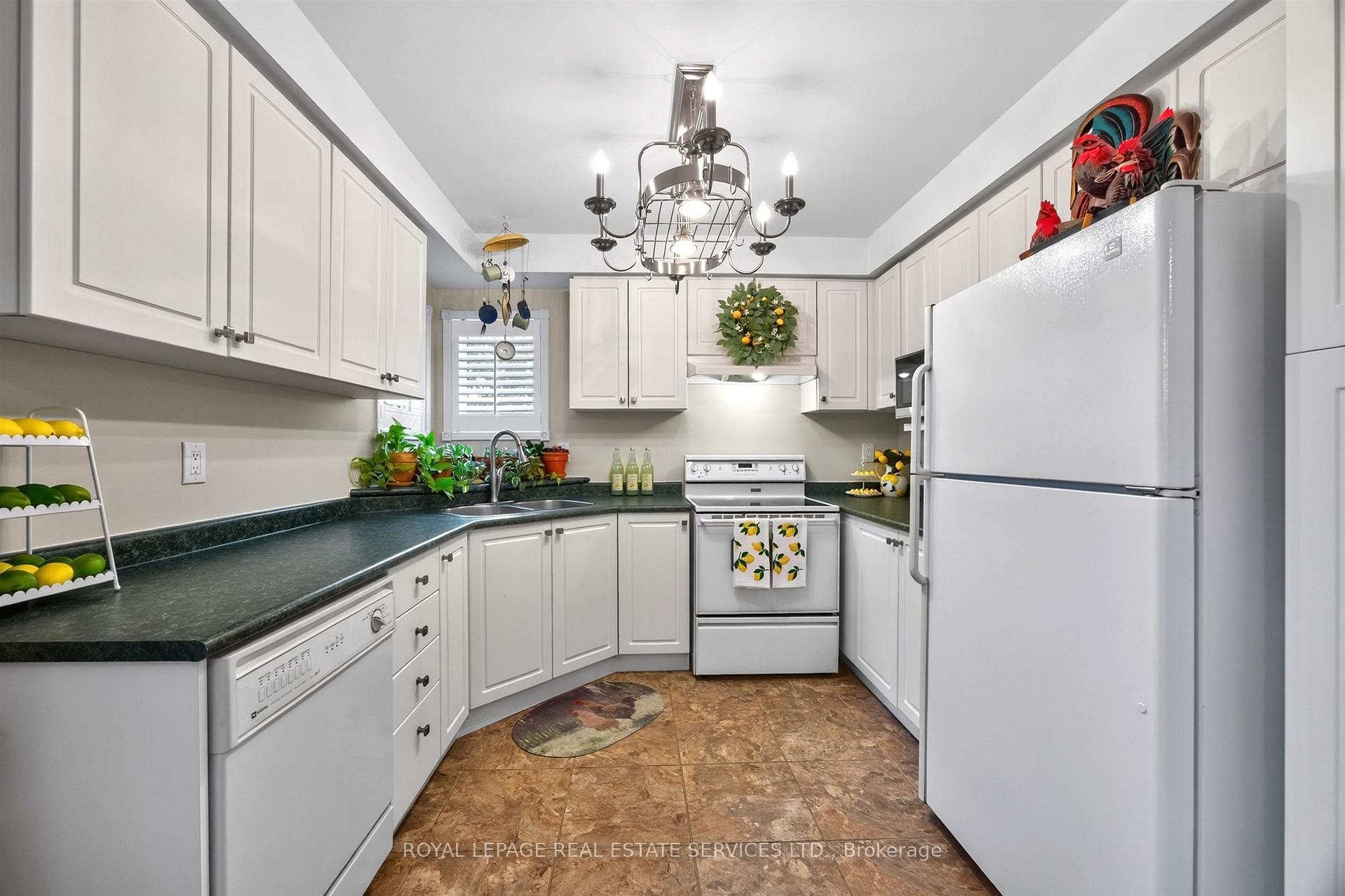 Photo 13 of 45 Rosemarie Crescent, Whitby, Brooklin — HOMEH