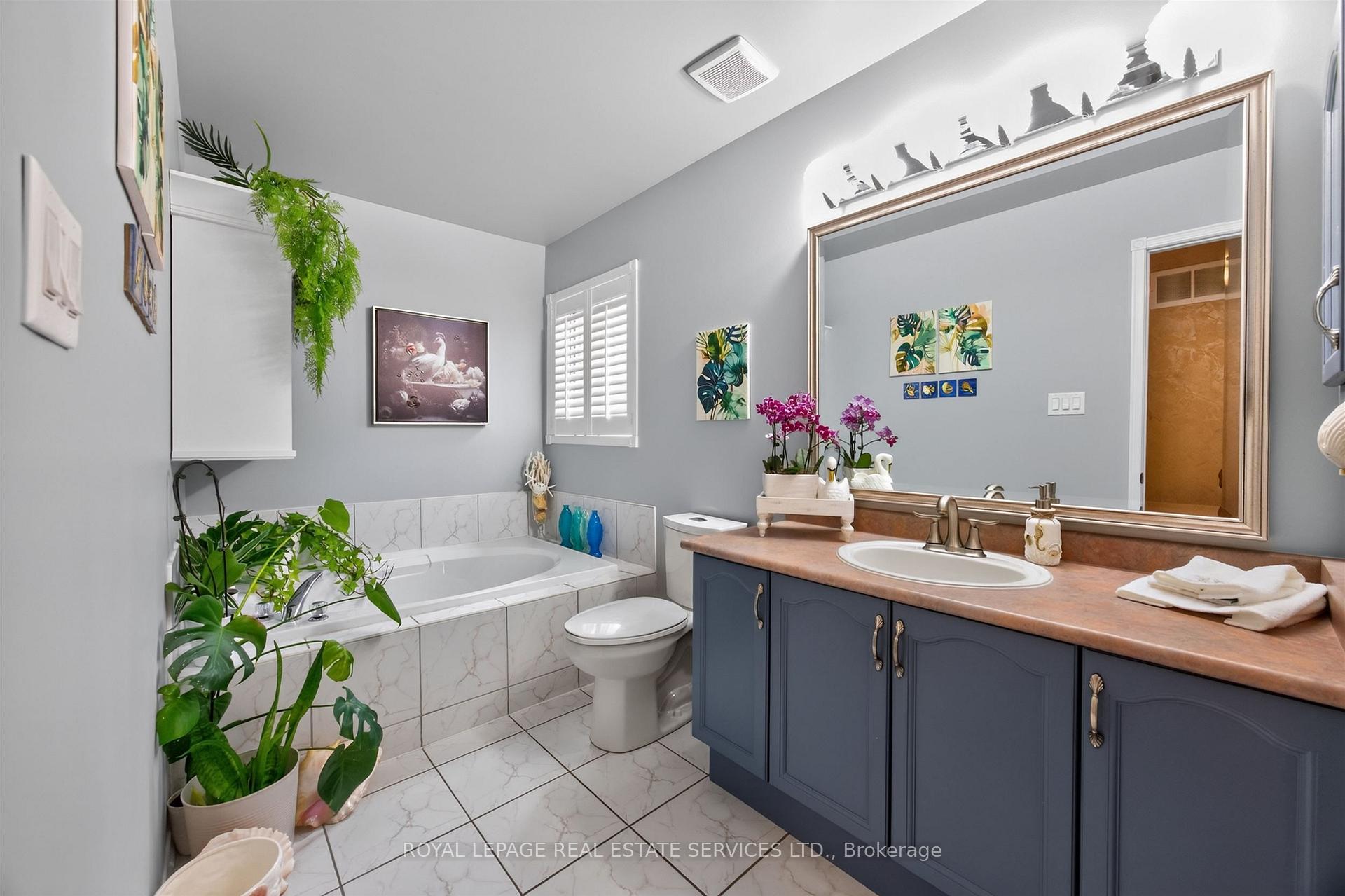 Photo 17 of 45 Rosemarie Crescent, Whitby, Brooklin — HOMEH