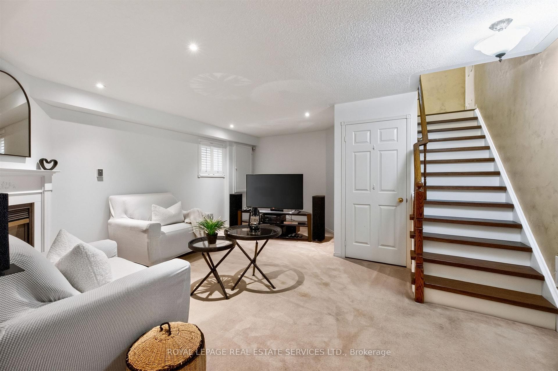 Photo 20 of 45 Rosemarie Crescent, Whitby, Brooklin — HOMEH