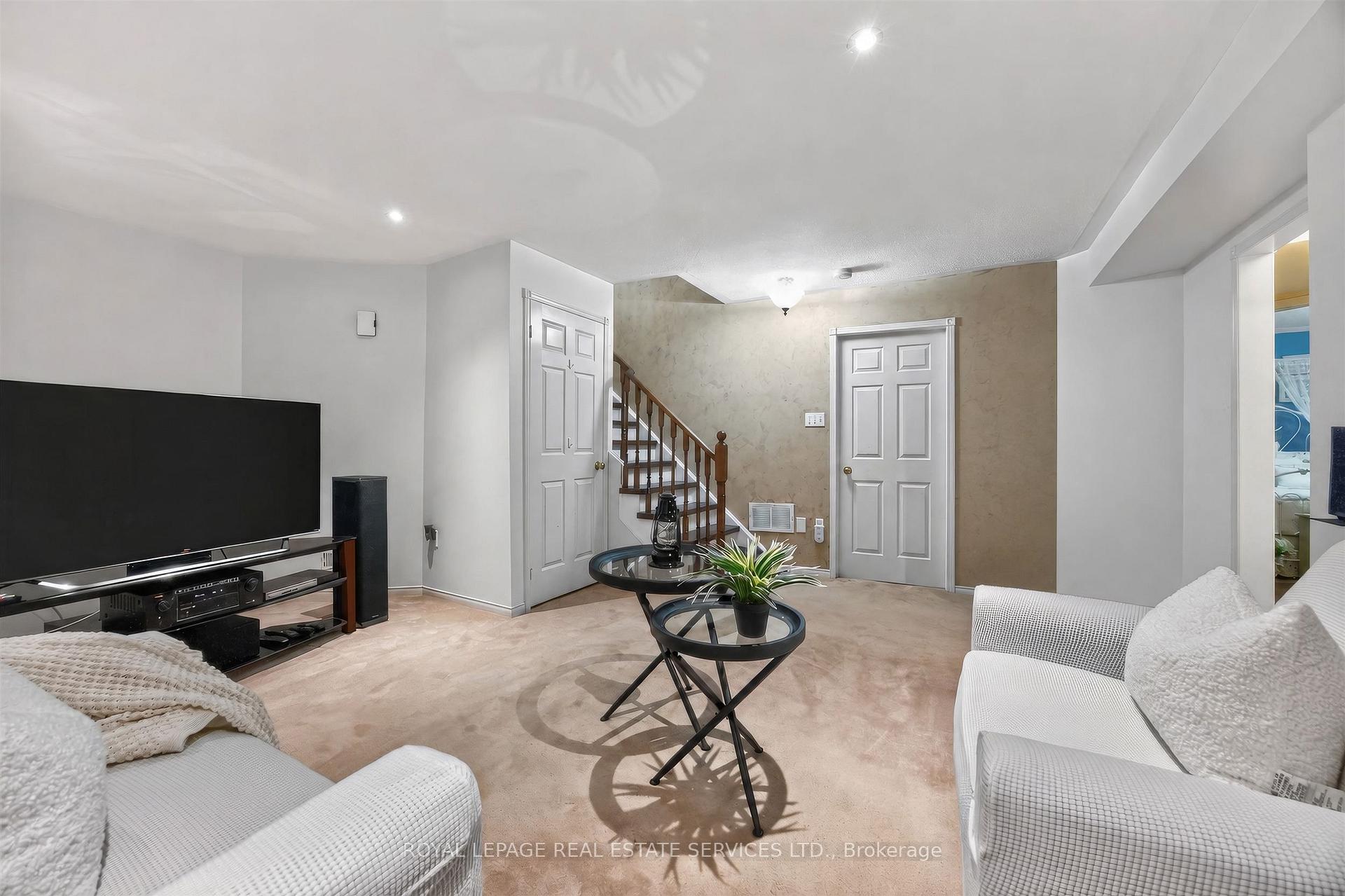 Photo 23 of 45 Rosemarie Crescent, Whitby, Brooklin — HOMEH