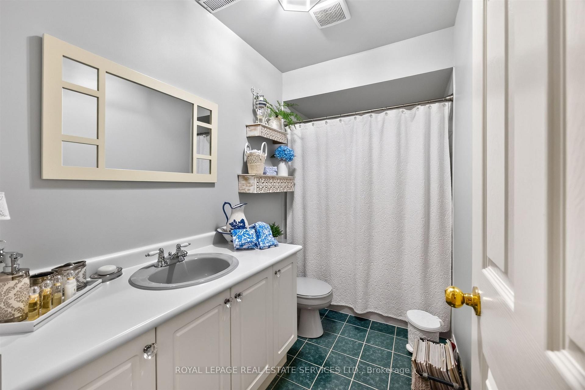 Photo 34 of 45 Rosemarie Crescent, Whitby, Brooklin — HOMEH