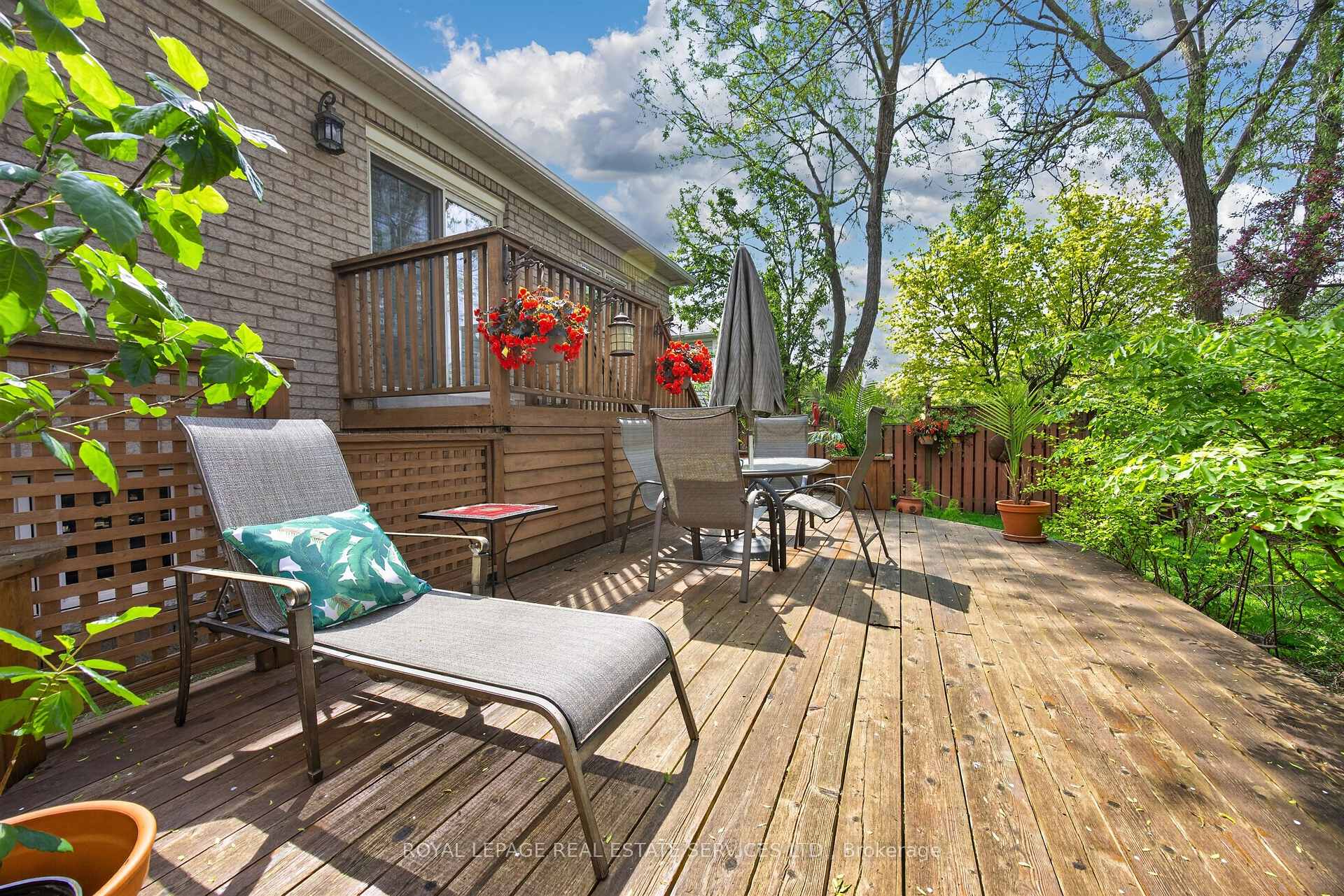 Photo 38 of 45 Rosemarie Crescent, Whitby, Brooklin — HOMEH