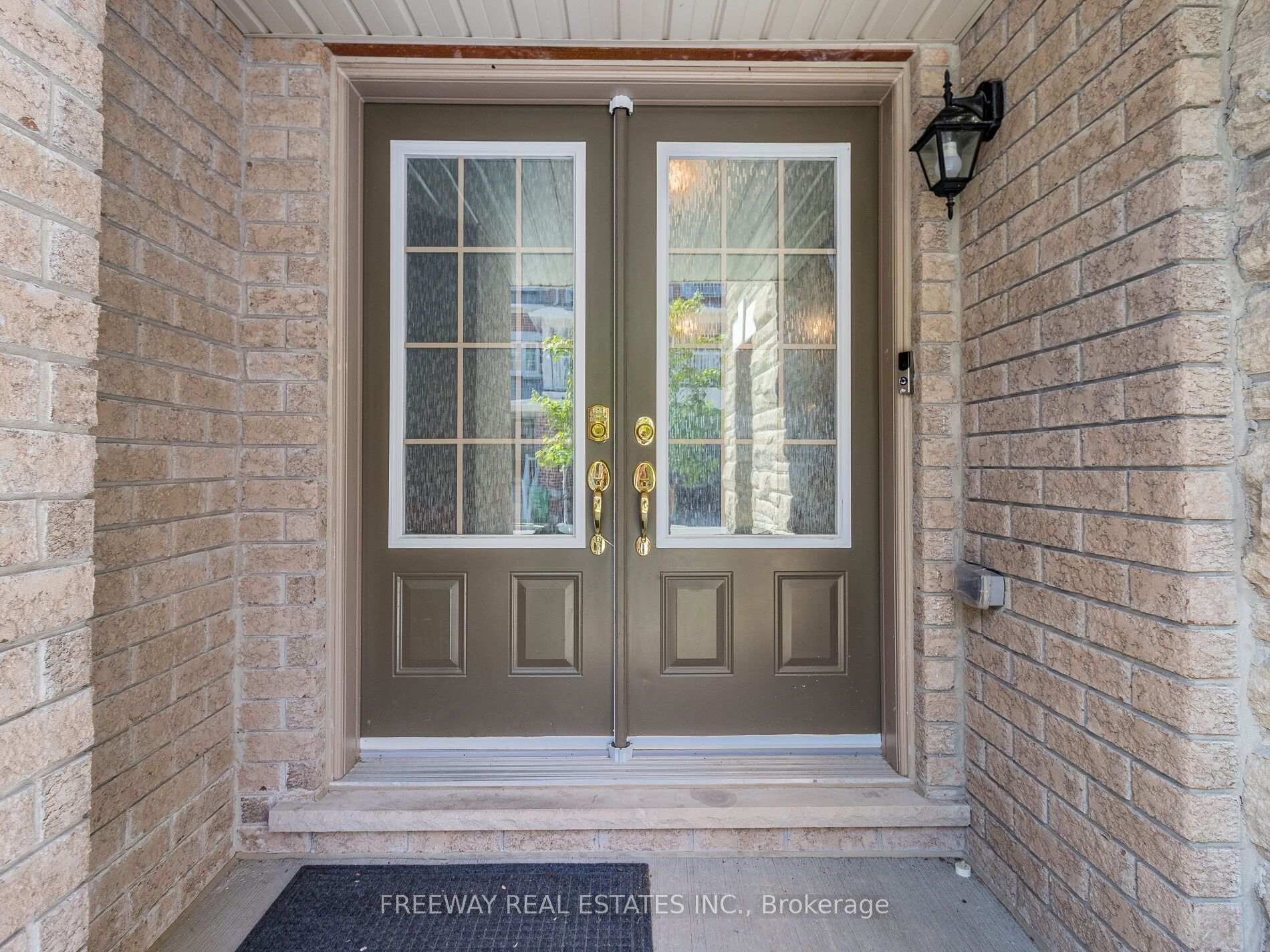 Photo 2 of 46 Miami Grove, Brampton, Heart Lake East — HOMEH