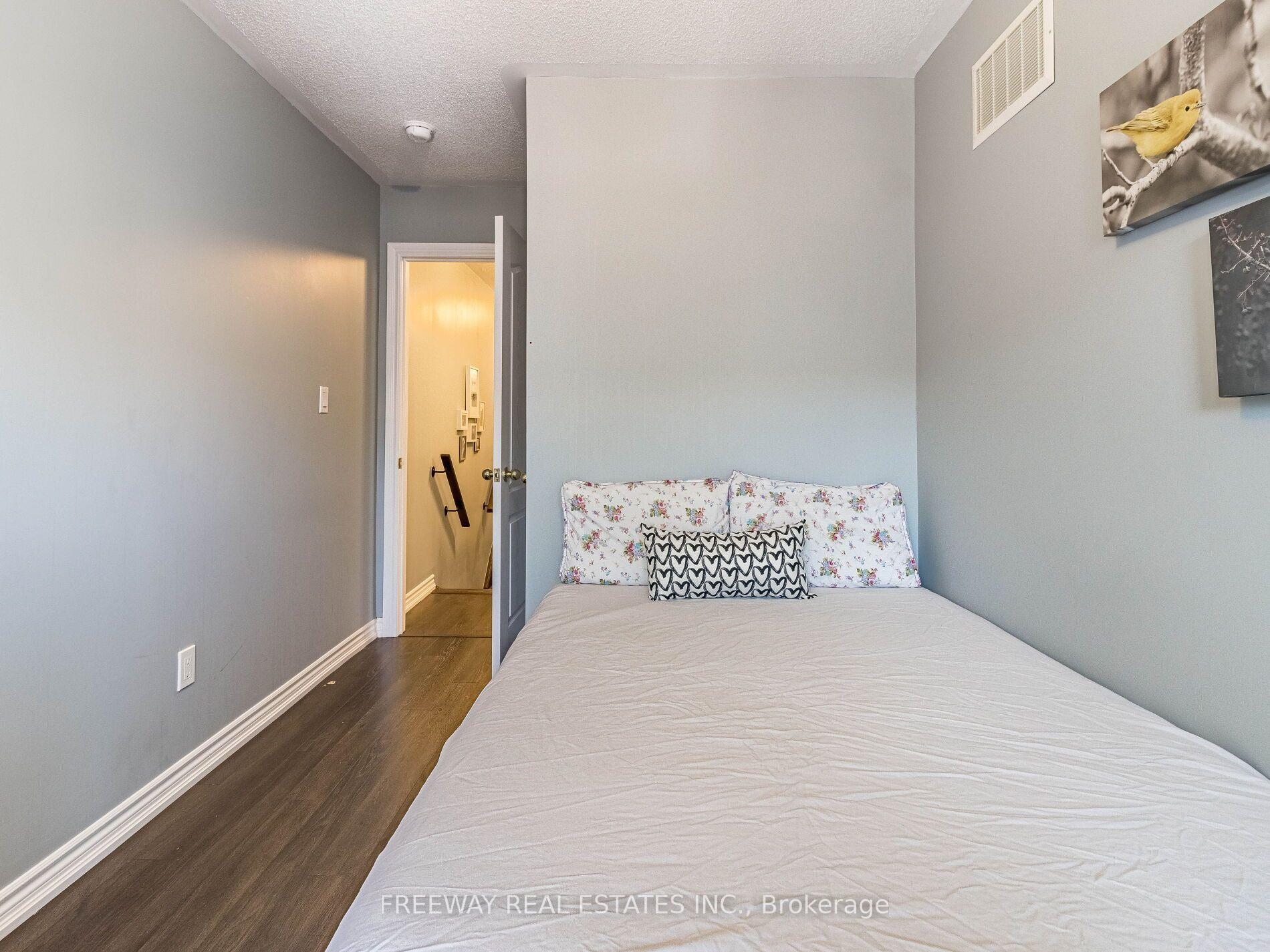 Photo 24 of 46 Miami Grove, Brampton, Heart Lake East — HOMEH