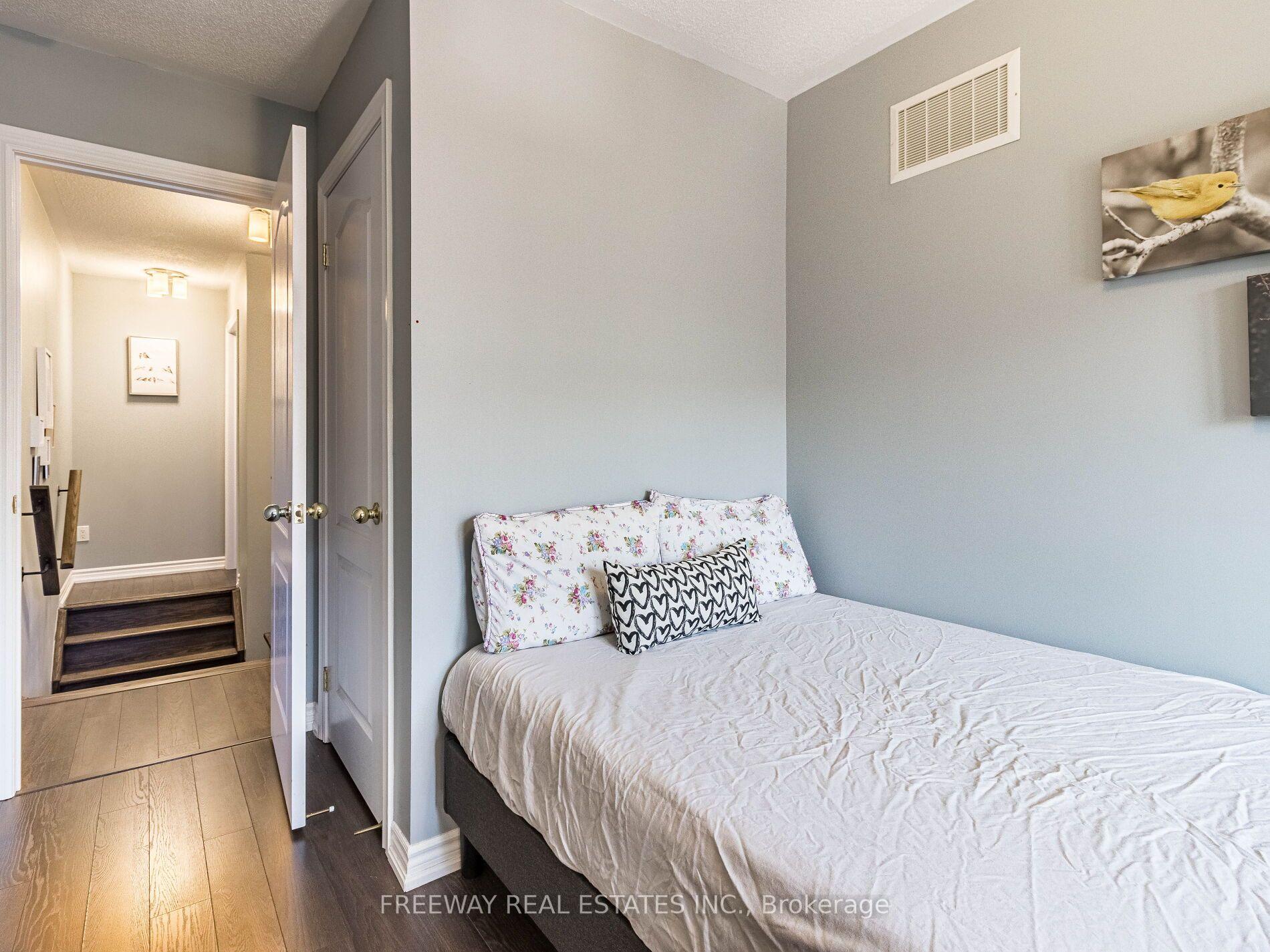 Photo 25 of 46 Miami Grove, Brampton, Heart Lake East — HOMEH