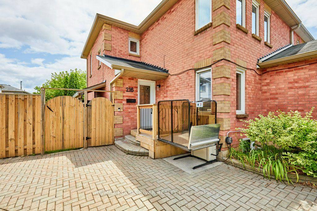 Photo 4 of 216 Wright Crescent, Ajax, Central — HOMEH