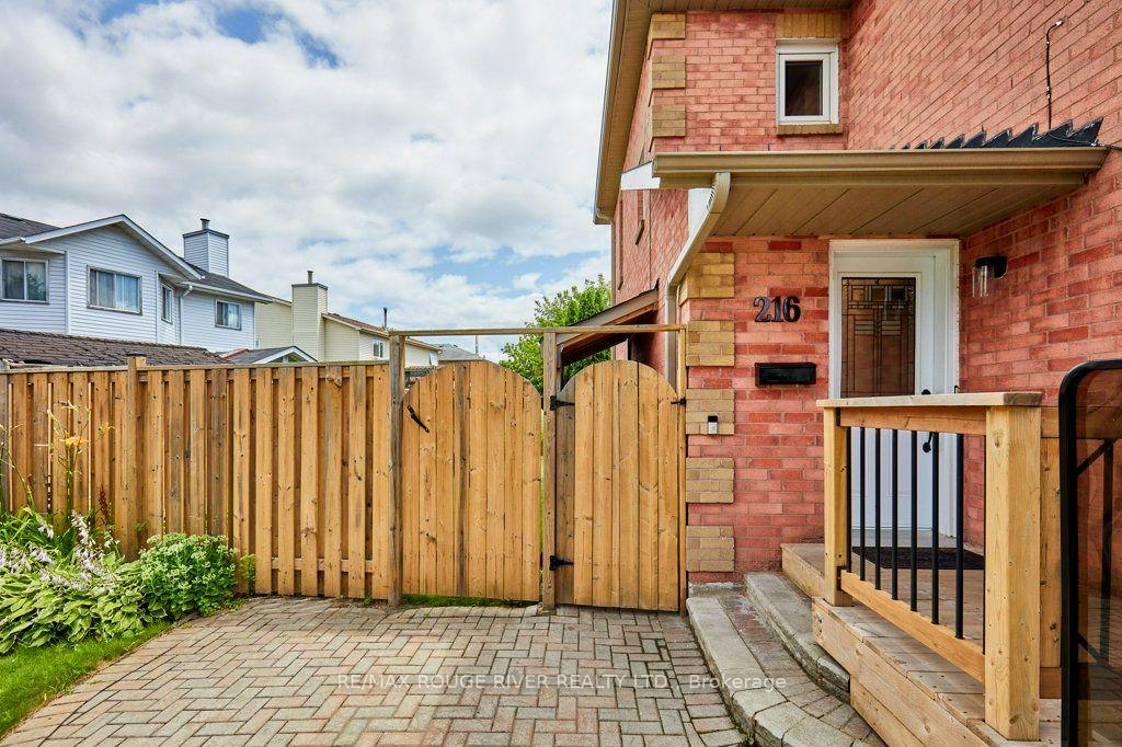 Photo 5 of 216 Wright Crescent, Ajax, Central — HOMEH
