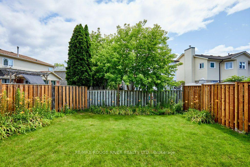 Photo 7 of 216 Wright Crescent, Ajax, Central — HOMEH