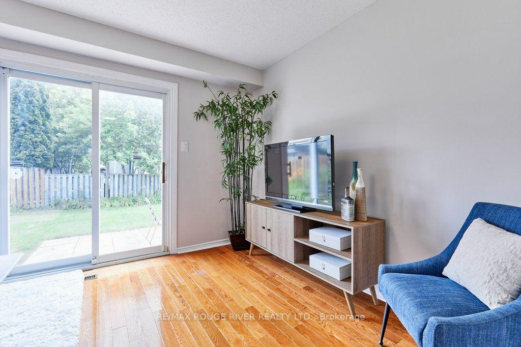 Photo 12 of 216 Wright Crescent, Ajax, Central — HOMEH