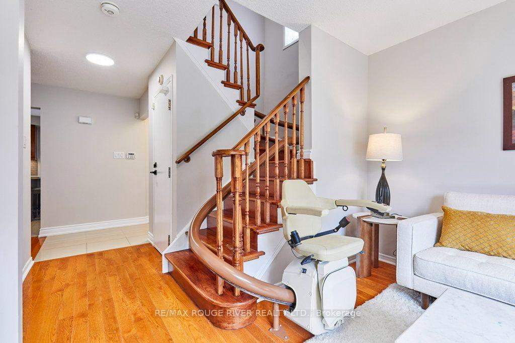 Photo 14 of 216 Wright Crescent, Ajax, Central — HOMEH