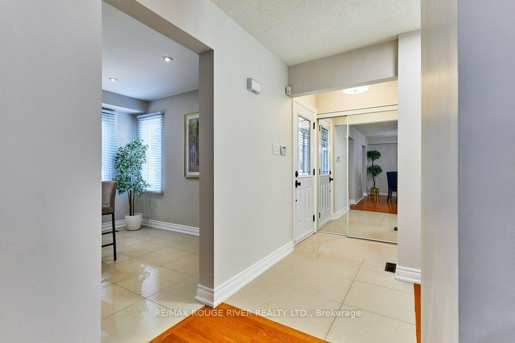 Photo 17 of 216 Wright Crescent, Ajax, Central — HOMEH
