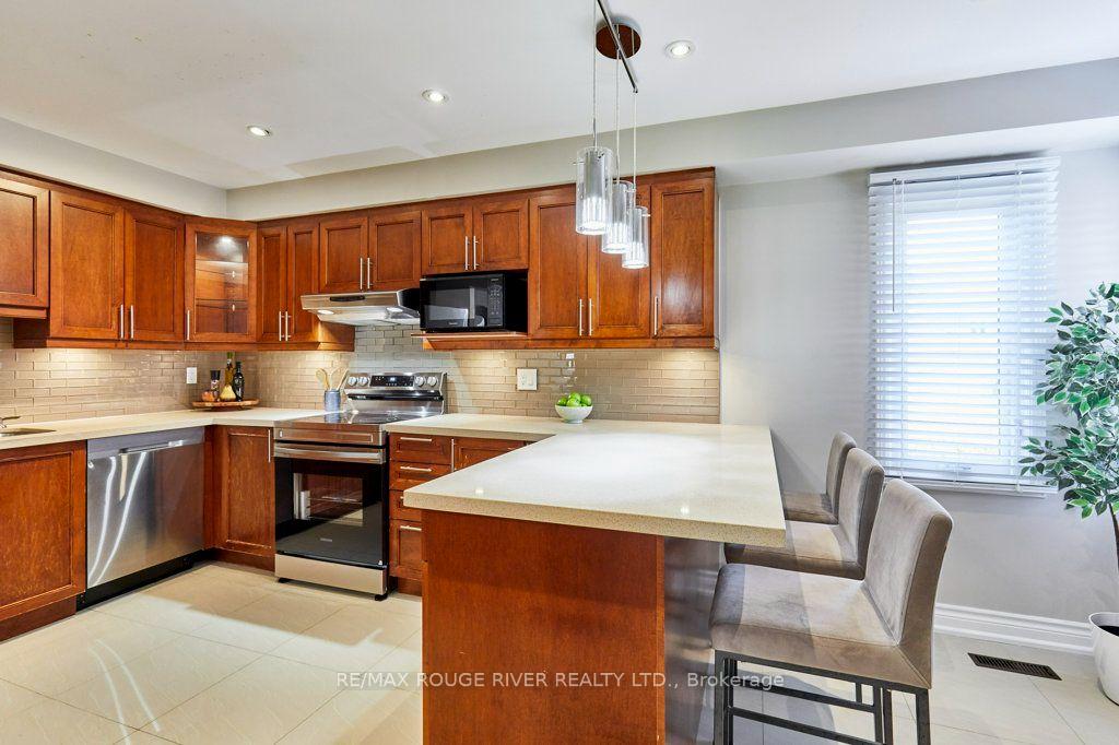 Photo 18 of 216 Wright Crescent, Ajax, Central — HOMEH