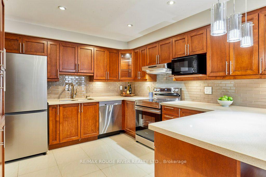 Photo 19 of 216 Wright Crescent, Ajax, Central — HOMEH