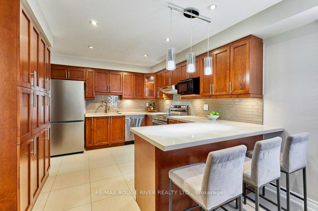 Photo 20 of 216 Wright Crescent, Ajax, Central — HOMEH
