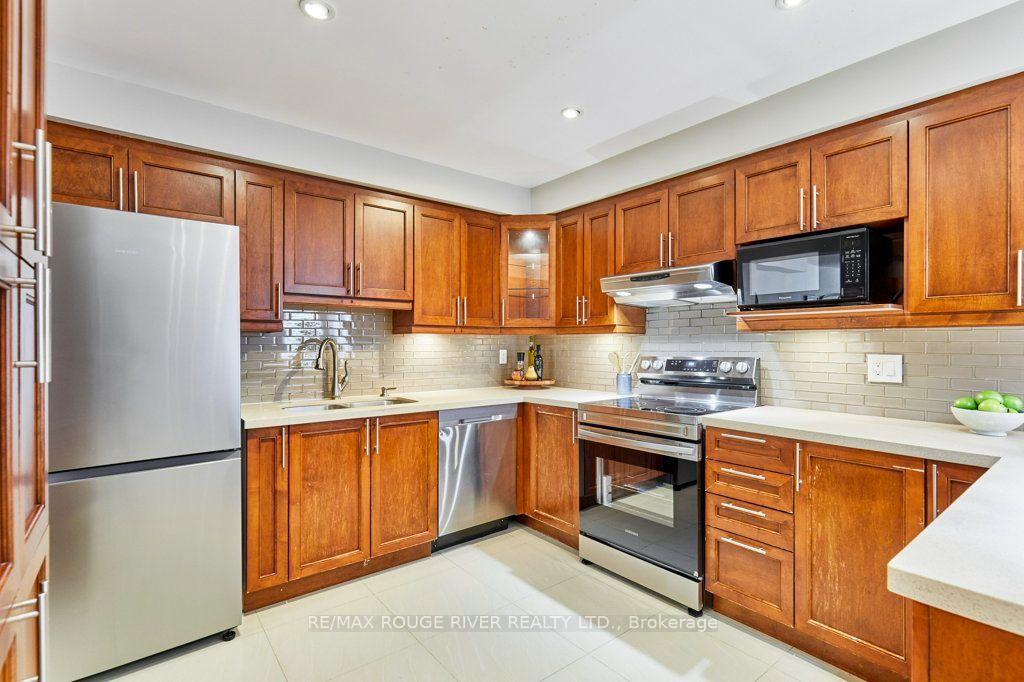 Photo 21 of 216 Wright Crescent, Ajax, Central — HOMEH