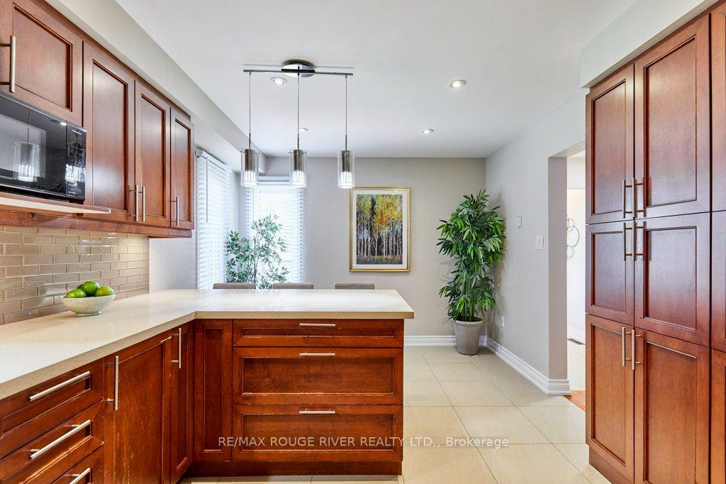 Photo 23 of 216 Wright Crescent, Ajax, Central — HOMEH