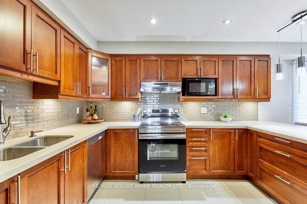 Photo 22 of 216 Wright Crescent, Ajax, Central — HOMEH