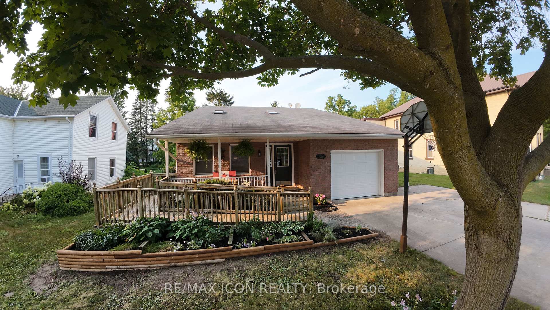 Photo 1 of 158 Broadway Street, North Middlesex, Parkhill — HOMEH