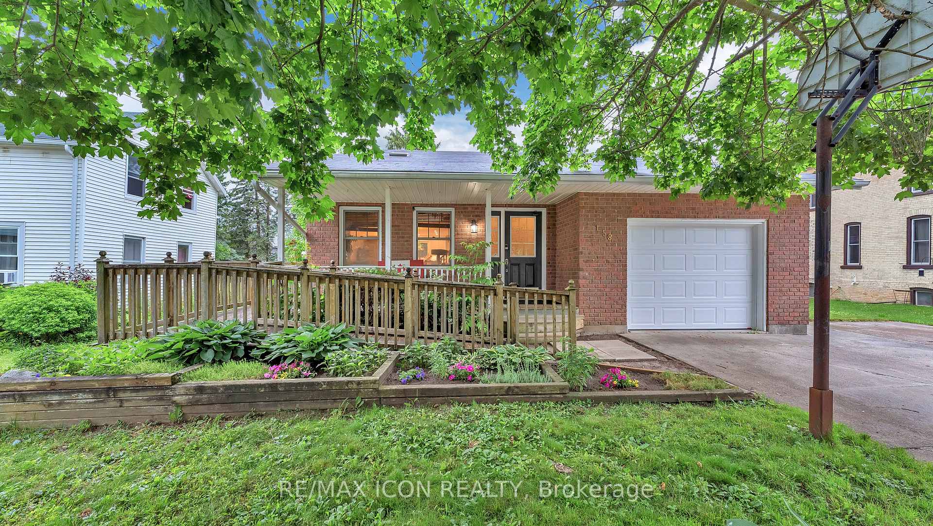 Photo 2 of 158 Broadway Street, North Middlesex, Parkhill — HOMEH