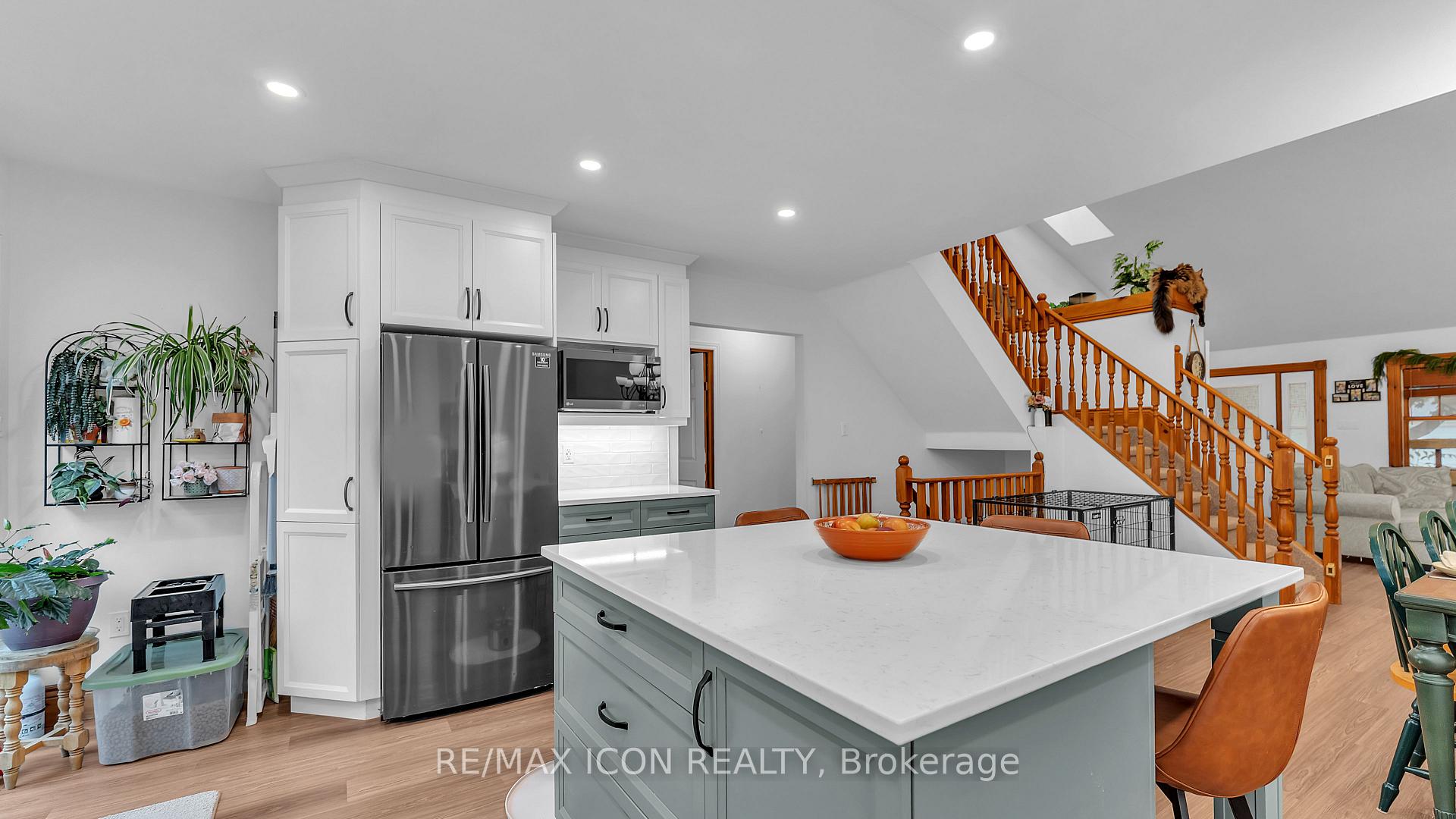 Photo 3 of 158 Broadway Street, North Middlesex, Parkhill — HOMEH