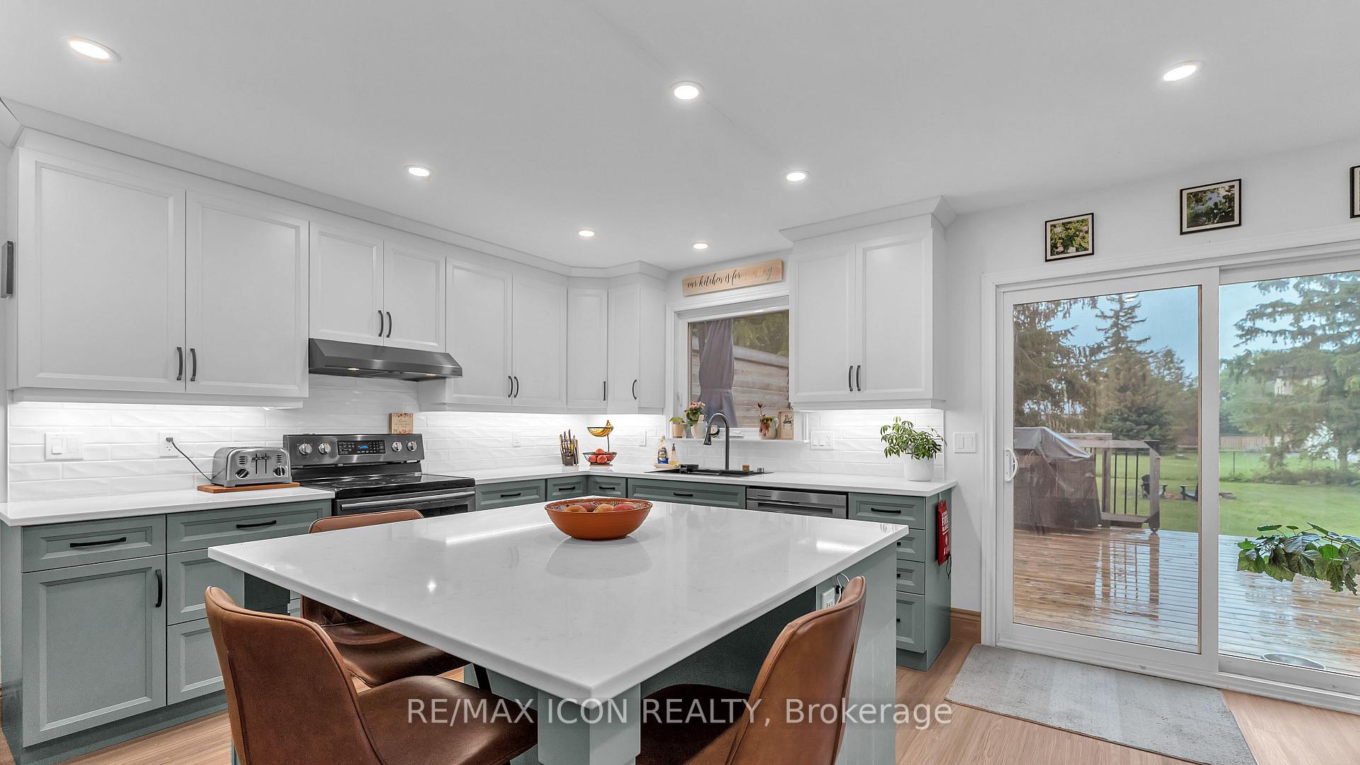 Photo 4 of 158 Broadway Street, North Middlesex, Parkhill — HOMEH