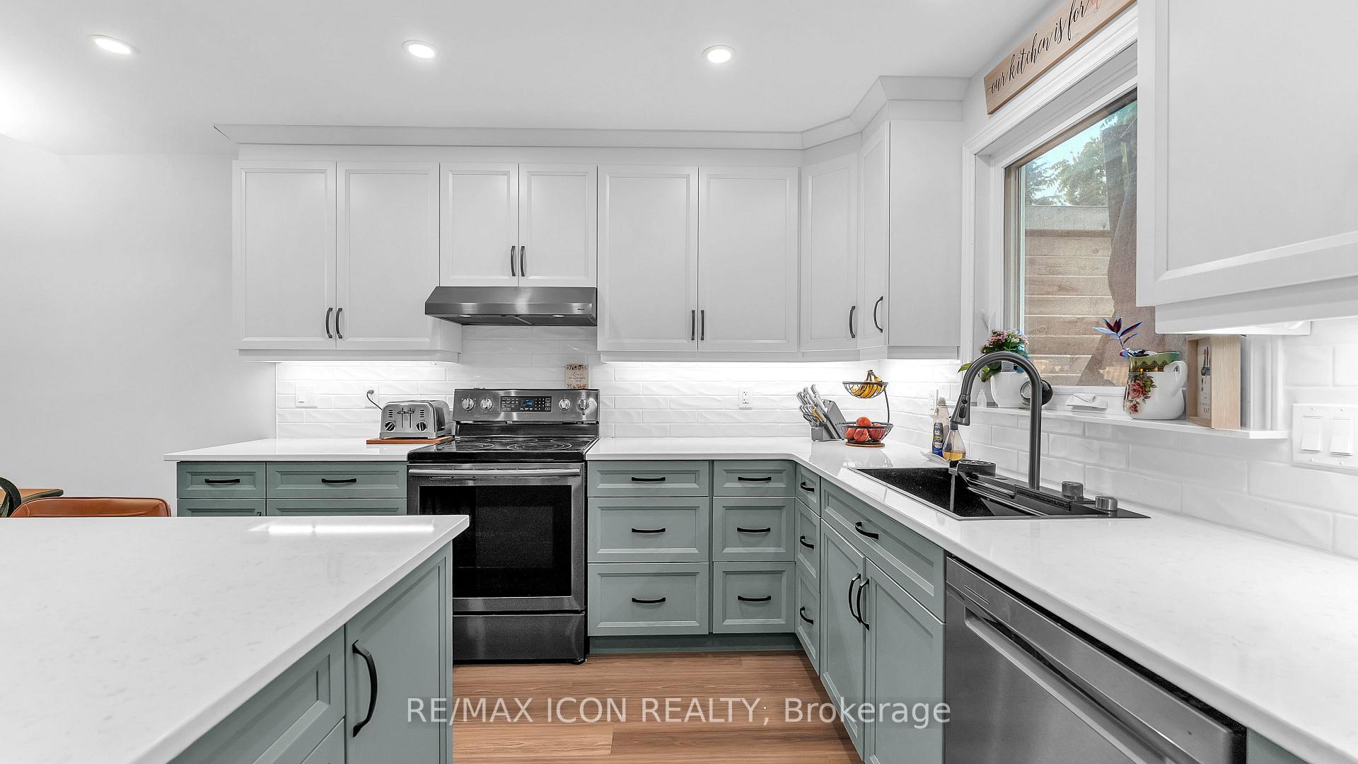 Photo 5 of 158 Broadway Street, North Middlesex, Parkhill — HOMEH