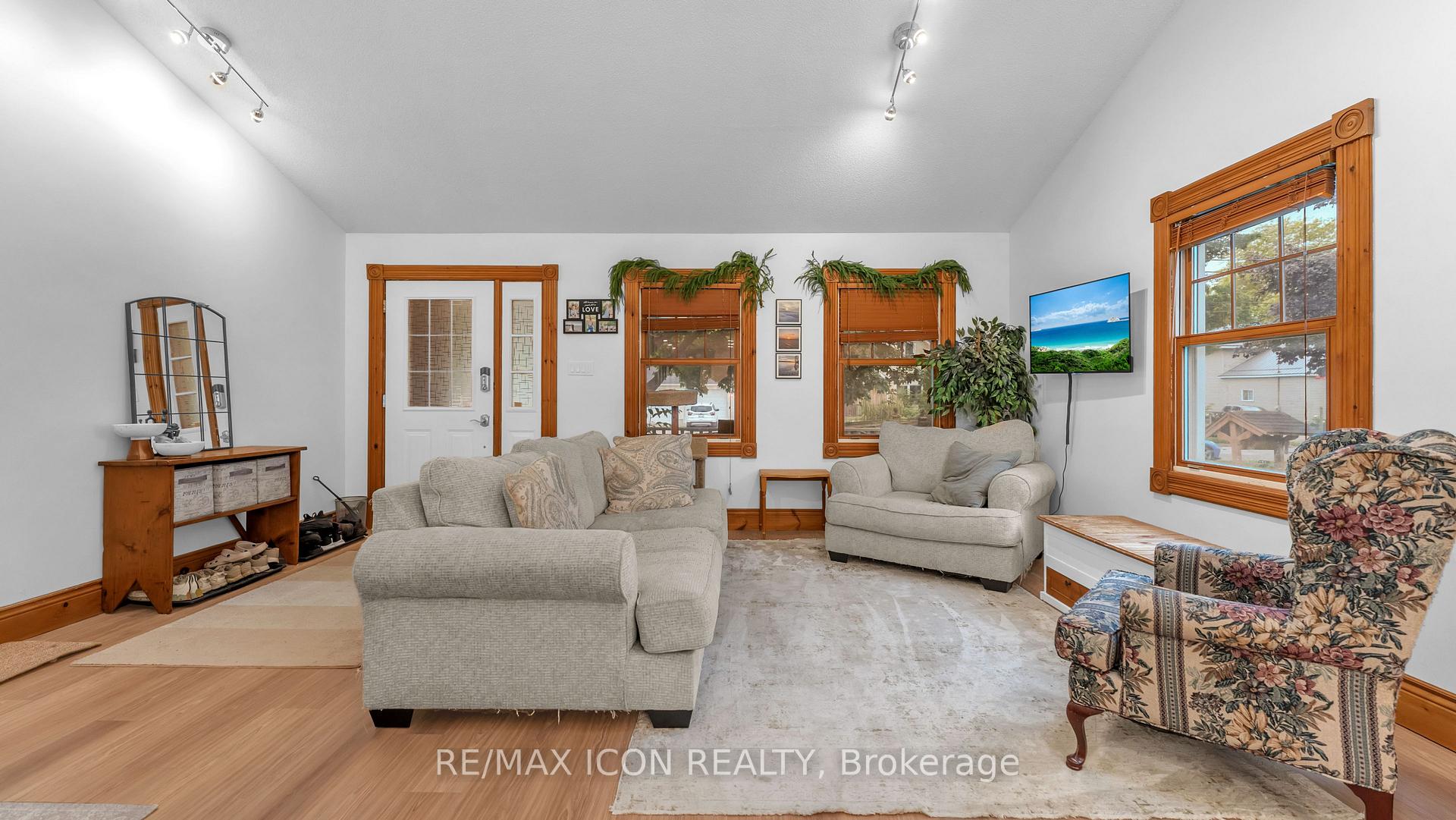 Photo 7 of 158 Broadway Street, North Middlesex, Parkhill — HOMEH