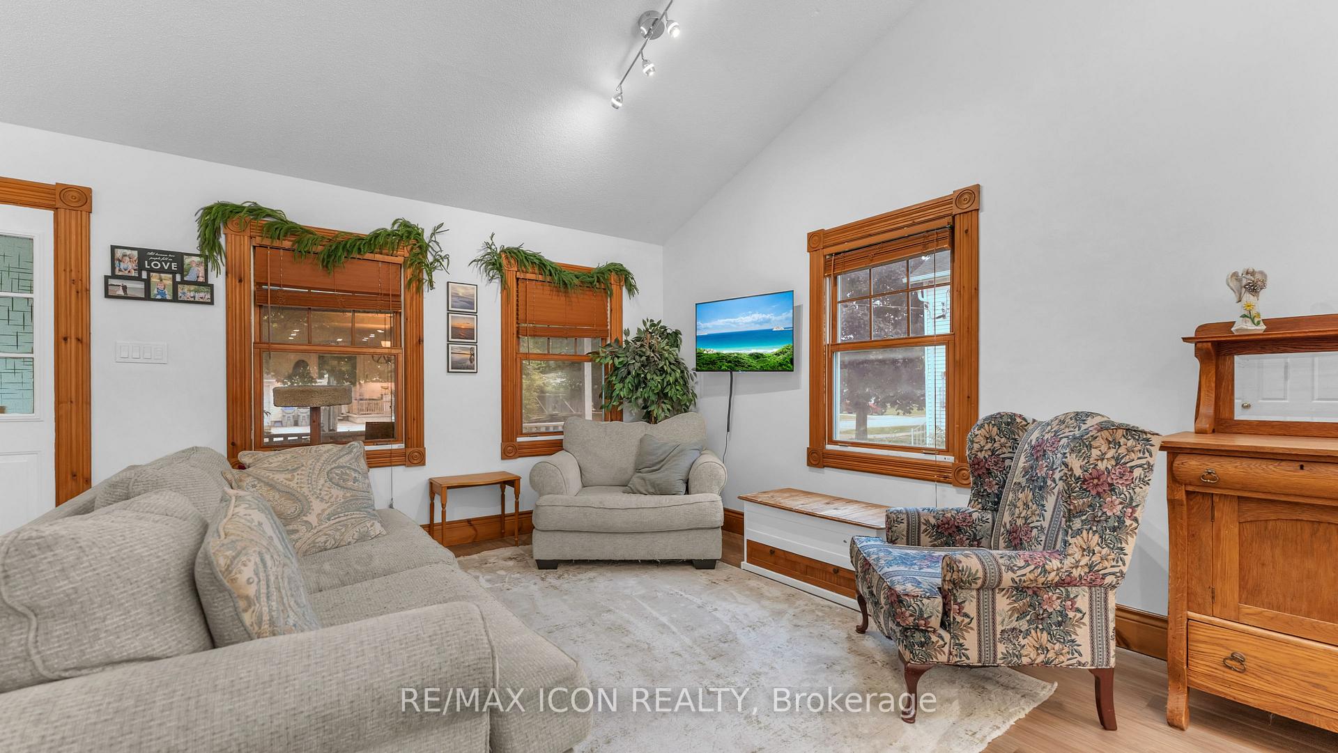 Photo 8 of 158 Broadway Street, North Middlesex, Parkhill — HOMEH