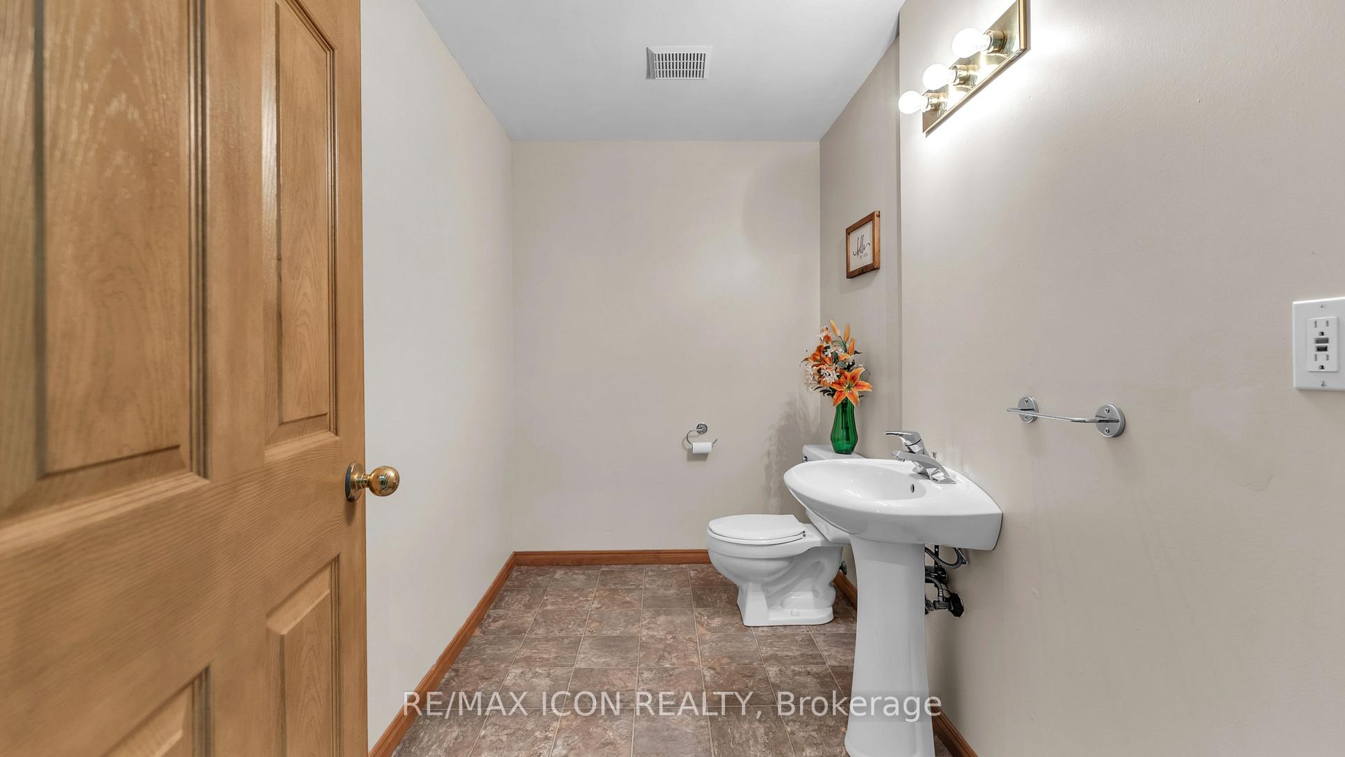 Photo 23 of 158 Broadway Street, North Middlesex, Parkhill — HOMEH