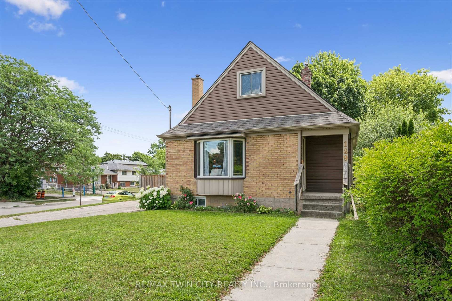 Photo 2 of 129 Florence Avenue, Kitchener, Centreville Chicopee — HOMEH