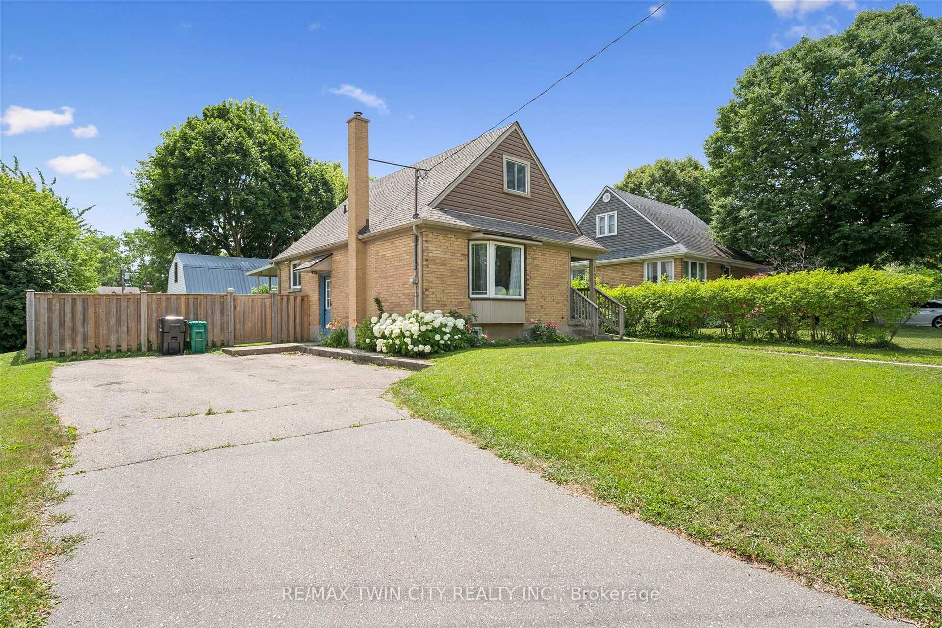 Photo 3 of 129 Florence Avenue, Kitchener, Centreville Chicopee — HOMEH
