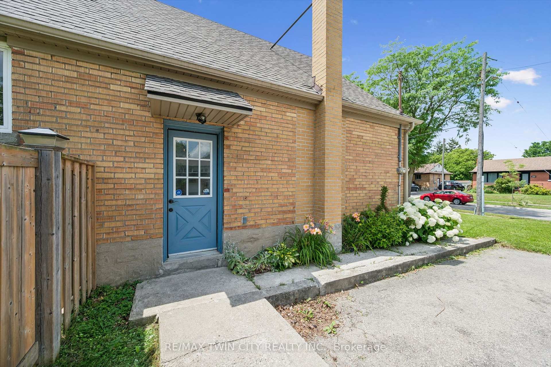 Photo 7 of 129 Florence Avenue, Kitchener, Centreville Chicopee — HOMEH