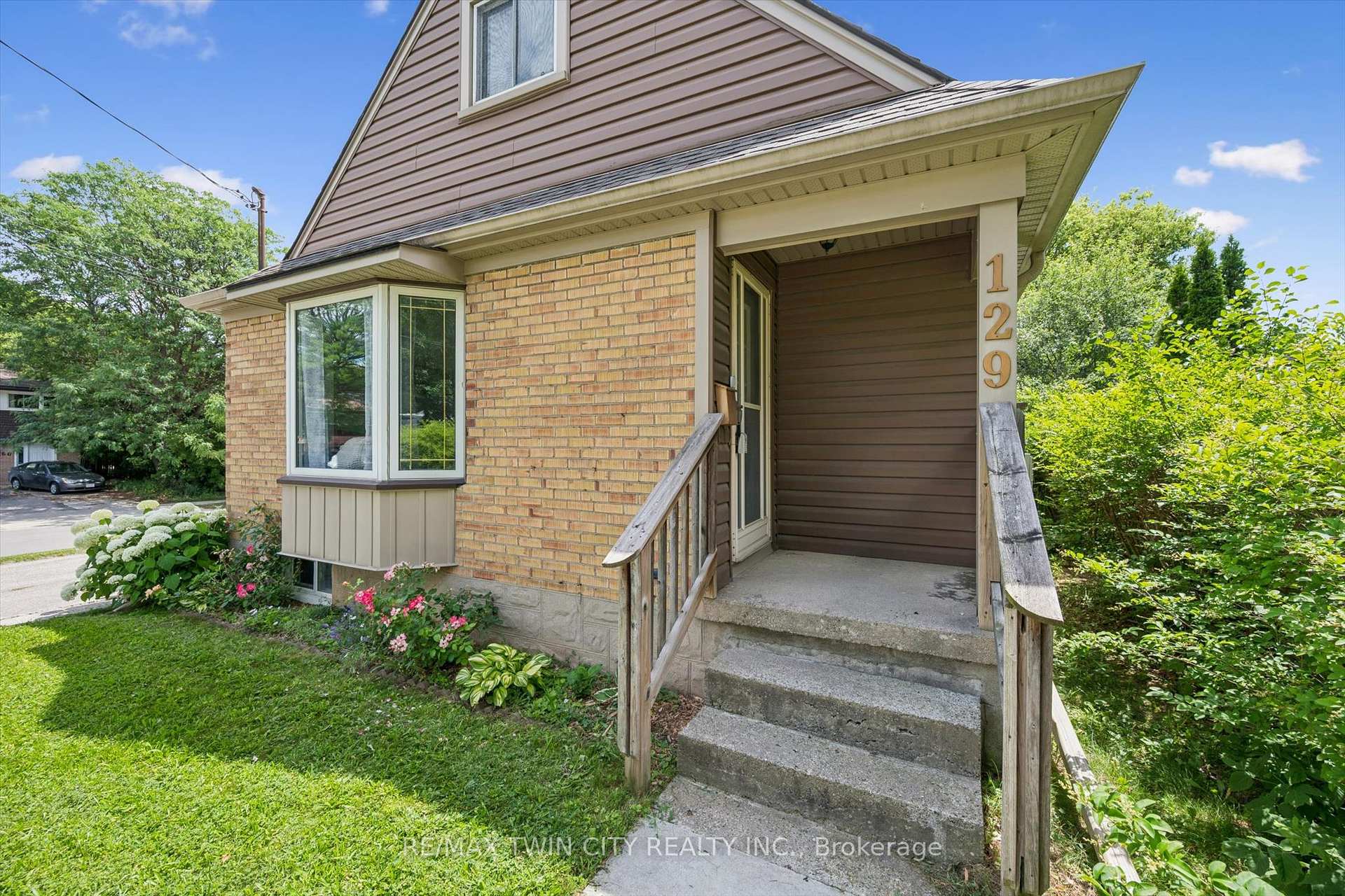 Photo 8 of 129 Florence Avenue, Kitchener, Centreville Chicopee — HOMEH