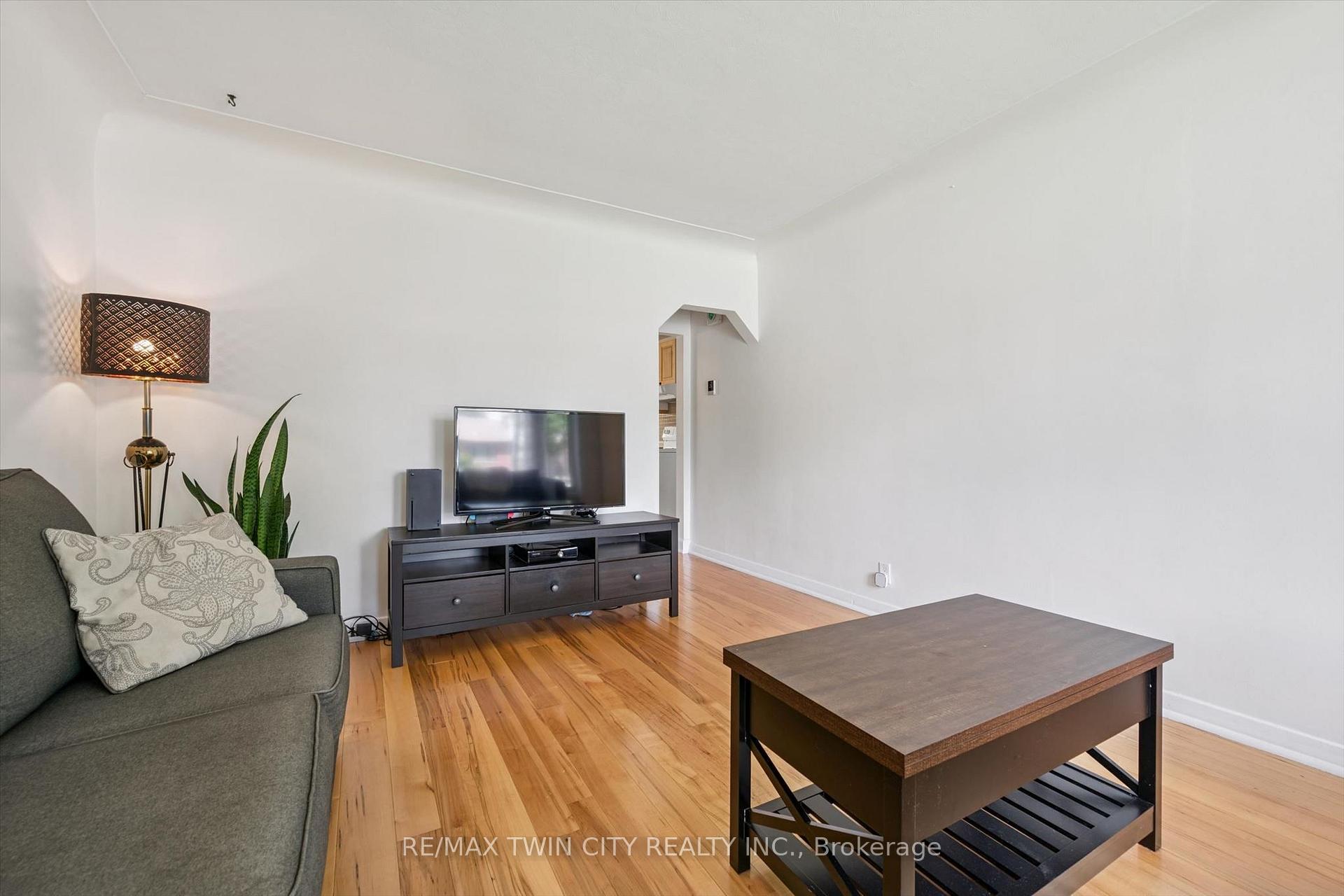 Photo 12 of 129 Florence Avenue, Kitchener, Centreville Chicopee — HOMEH