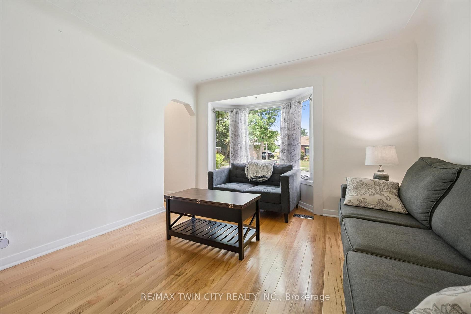 Photo 13 of 129 Florence Avenue, Kitchener, Centreville Chicopee — HOMEH